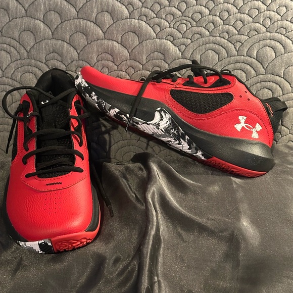 EUC men’s Under Armour Lockdown 6 red and black shoes size 9. - Picture 6 of 6